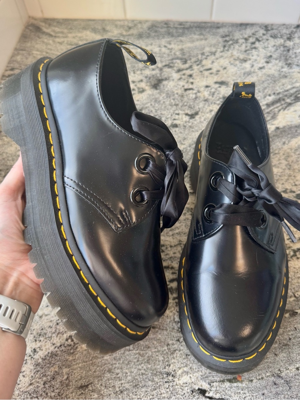 Dr. Martens Holly Women’s Leather Platform Shoes. EUC. Like new. US 7/ EU 38.